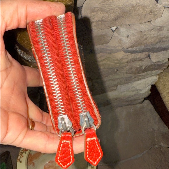 Dooney & Bourke Scarlet Leather double Zip Wallet - Picture 4 of 11